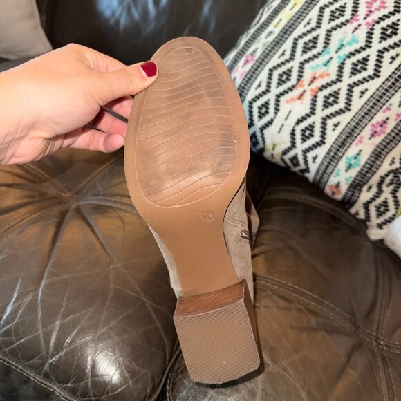 Taupe/tan suede knee-high boots in excellent condition - Picture 5 of 5